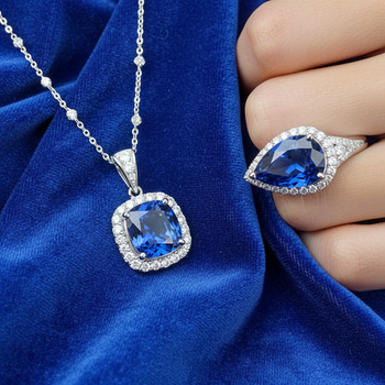 Royal blue сапфир в белом золоте